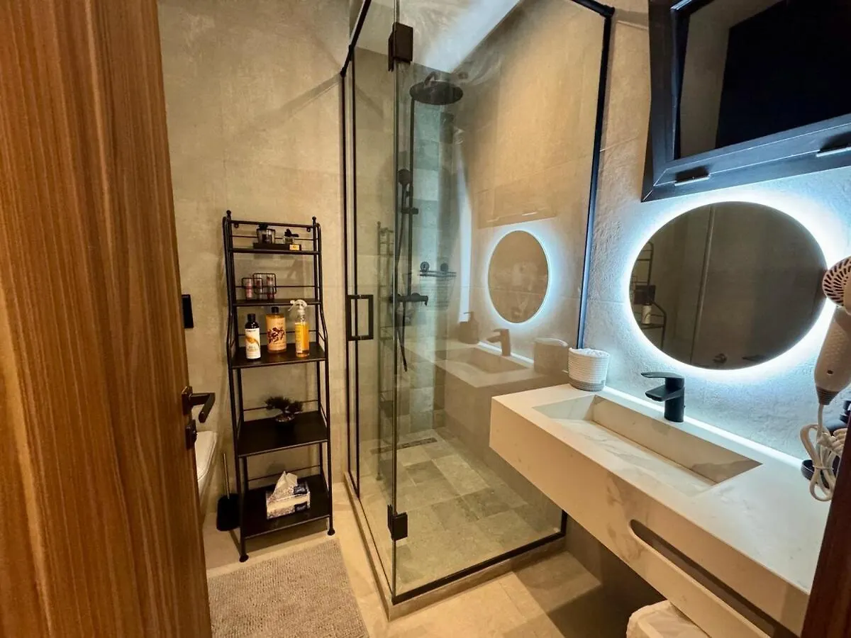 Central Luxurious & Great Location Ultra Fast Wi-Fi In The Heart Of Casablanca Oasis Disrict With A City View 0*,  Marrocos