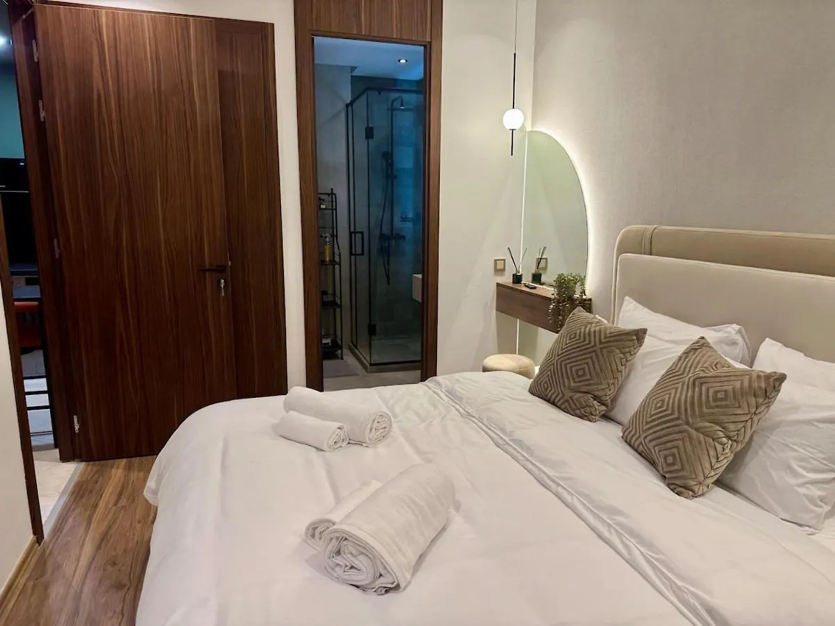 Central Luxurious & Great Location Ultra Fast Wi-Fi In The Heart Of Casablanca Oasis Disrict With A City View
